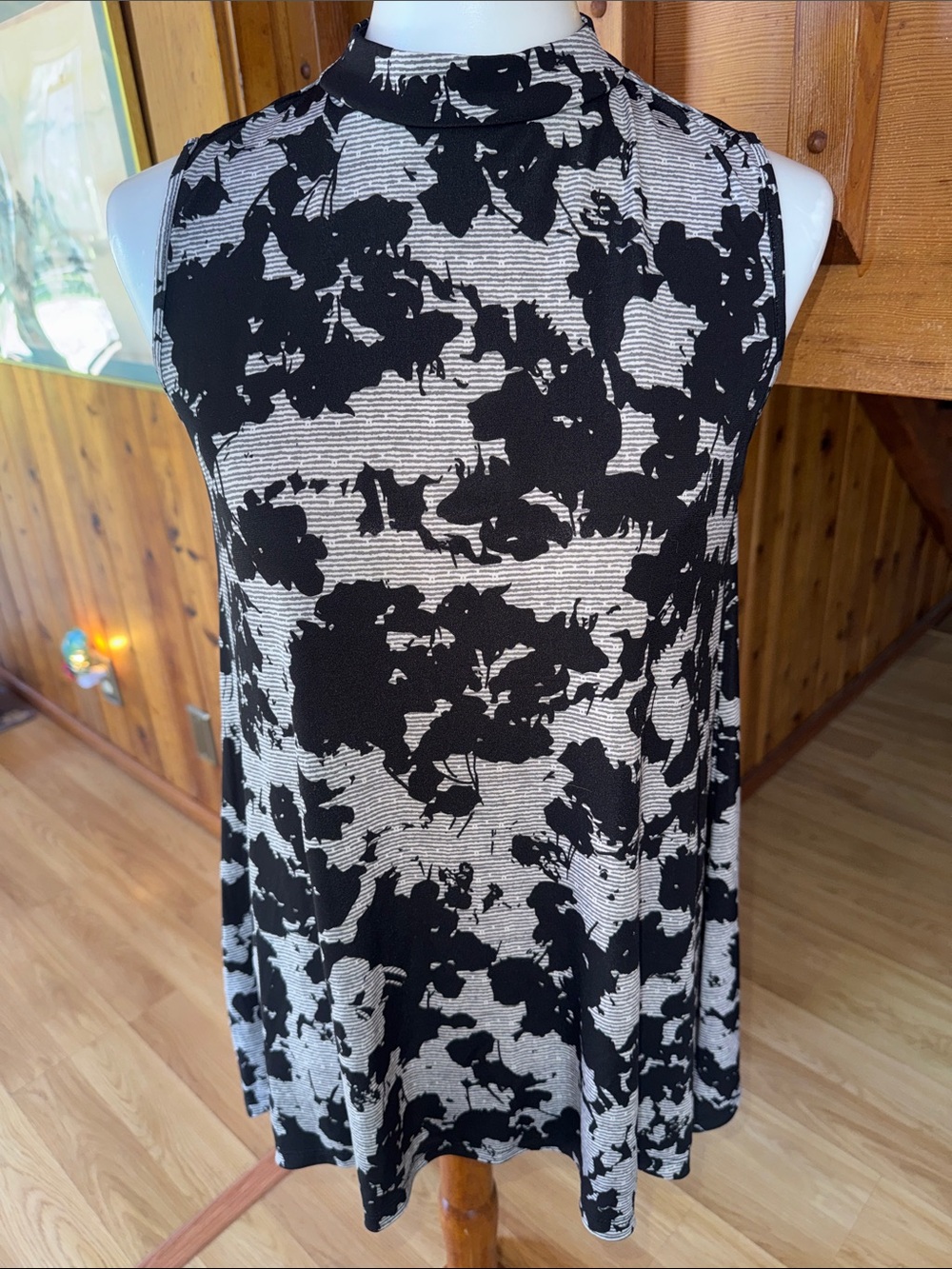 Ava James Size Small S Mock Neck Floral-Print Swing Tank Top - Black & Cream